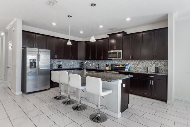 Building Photo - 4743 Kings Castle Cir