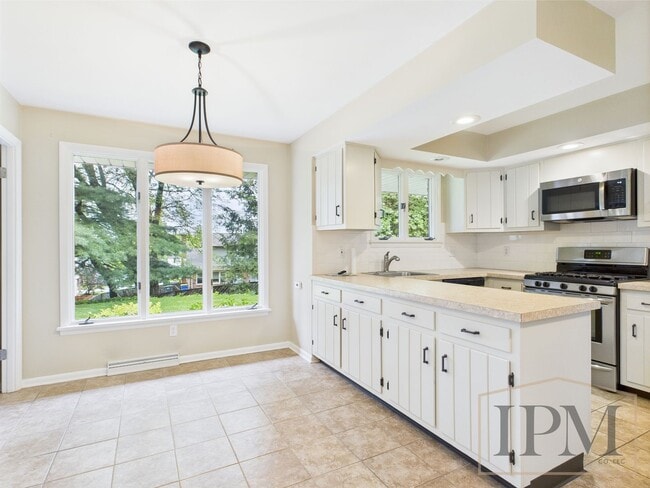 Building Photo - Fabulous 4 bedroom! York Suburban school d...