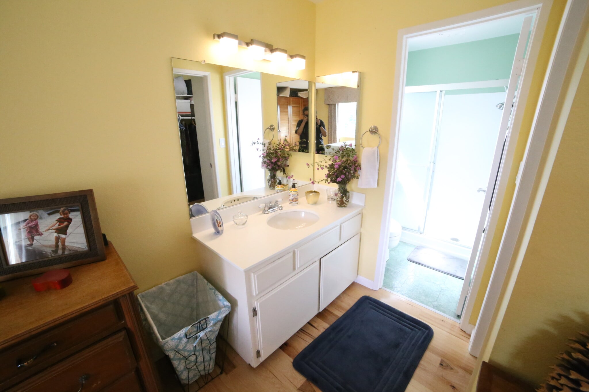 Vanity and bath - 3512 Del Amo Blvd
