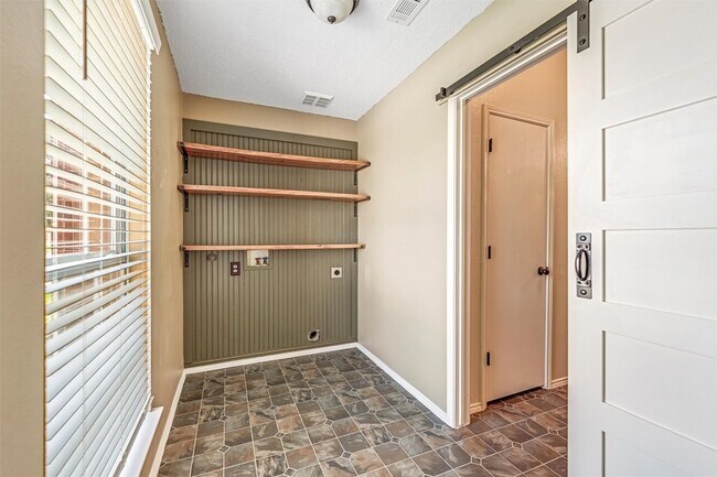 Building Photo - 1624 Appaloosa Dr