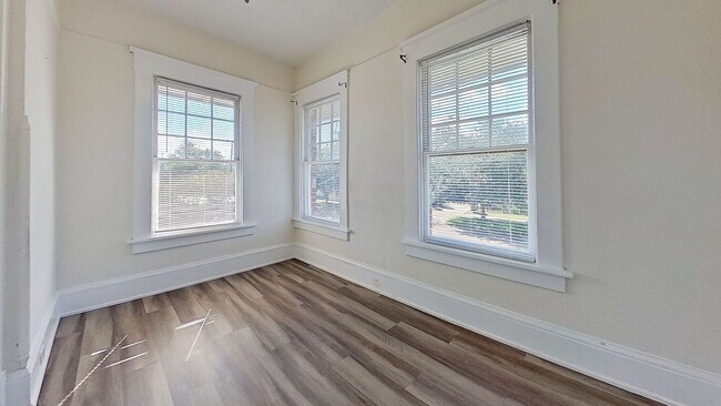 Building Photo - Copeland Street Duplexes