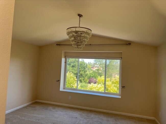 Building Photo - 122 Lakeridge Ln