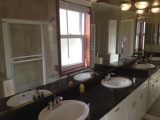 Master Bathroom - 11370 W Sunset Blvd