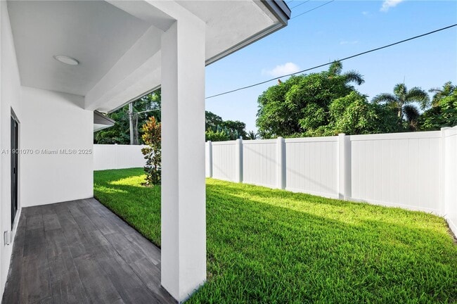 Building Photo - 1041 W Lakewood Rd