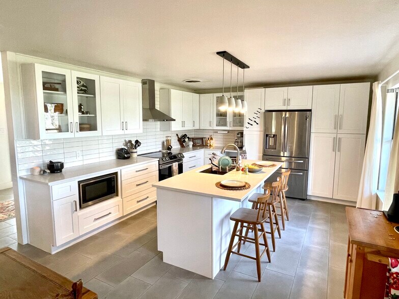 Kitchen - 800 Dale Dr