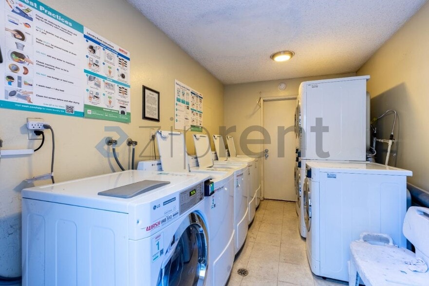 Building Photo - Unit A2