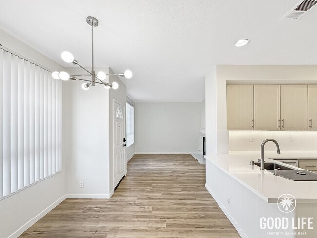 Building Photo - Fully Renovated 2BD/2.5BA in Aliso Viejo | Fireplace, Private Patio, Pool/Spa & Attached Garage