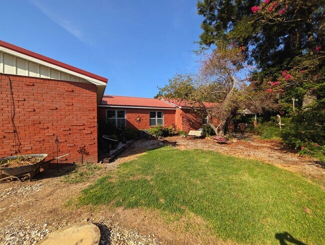 Building Photo - 6400 Gibson Ln