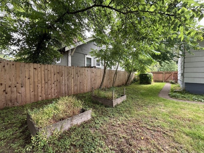 Building Photo - Bright and Open Home with Flexible Living Spaces and an Expansive Backyard