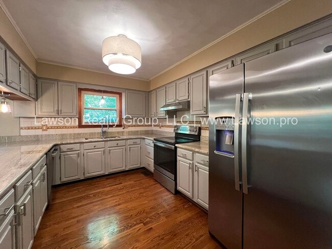 Building Photo - Nature Lover's Paradise in Serene Setting