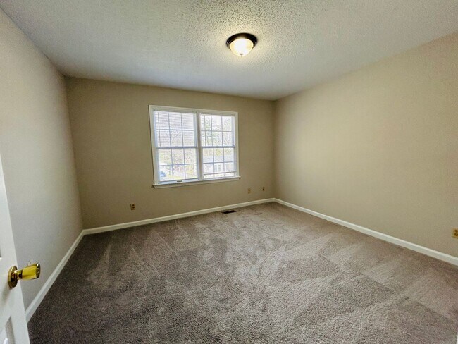 Building Photo - 404 A Poplar St