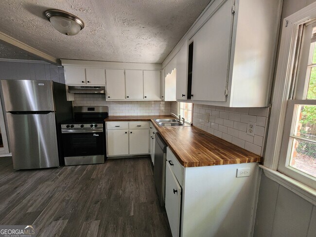 Building Photo - 4120 Fairview Dr