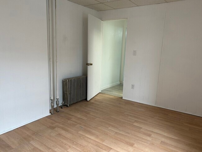 Building Photo - 14 Monument Sq