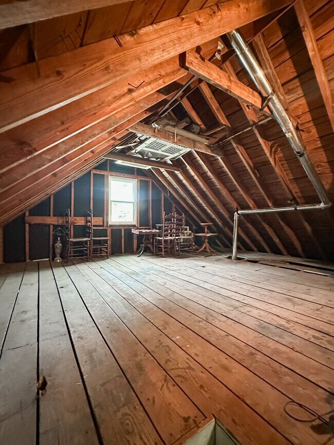Building Photo - Remodeled 2 bed / 1 bath home