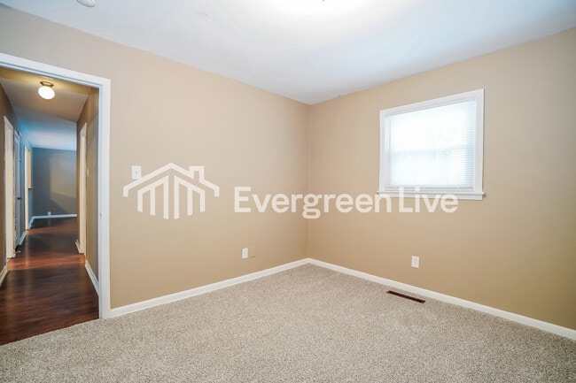 Building Photo - 4698 Dundee Ave