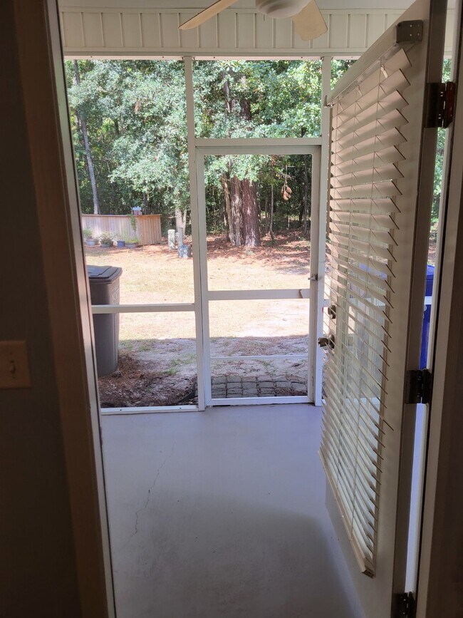 Building Photo - "Charming 2-Bedroom Townhouse on Skillmast...