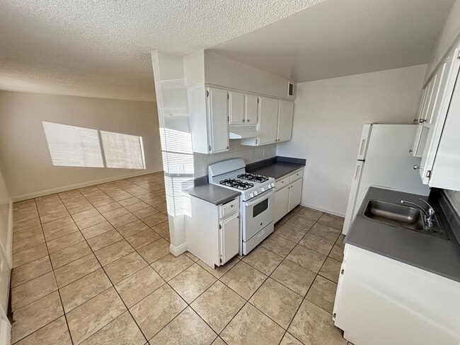 Building Photo - Charming 2Bed/1Bath ground floor apartment located in North Las Vegas- Move in Special- $300 Off ...