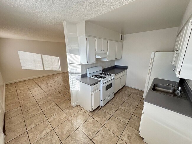 Building Photo - Charming 2Bed/1Bath ground floor apartment located in North Las Vegas- Move in Special- First Mon...