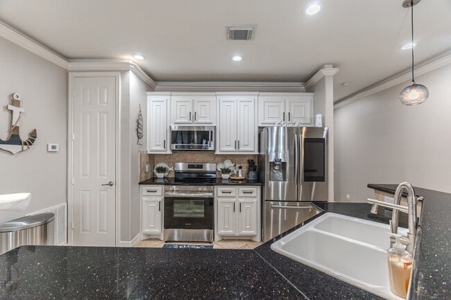 Building Photo - 7039 Kingston Cove Ln