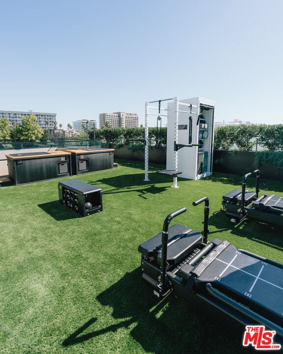 Building Photo - 350 N Palm Dr