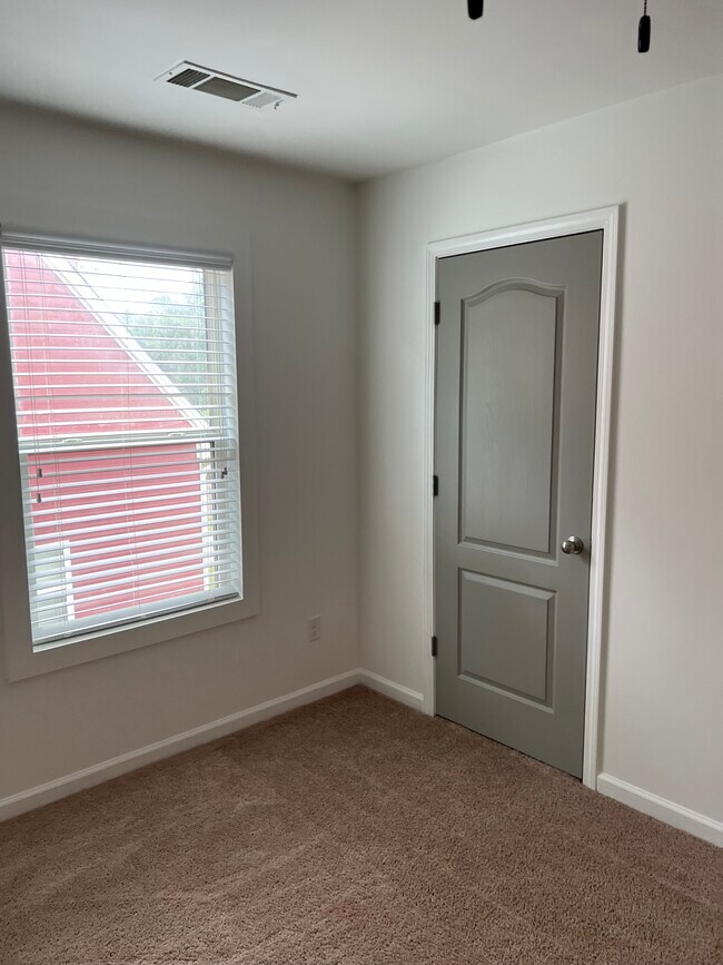 Building Photo - 242 Katydid Dr