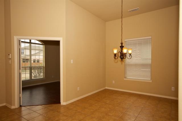 Building Photo - 404 Hummingbird Dr