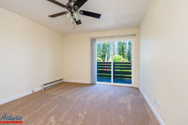 Building Photo - Farm Hill Condo | Desirable Location