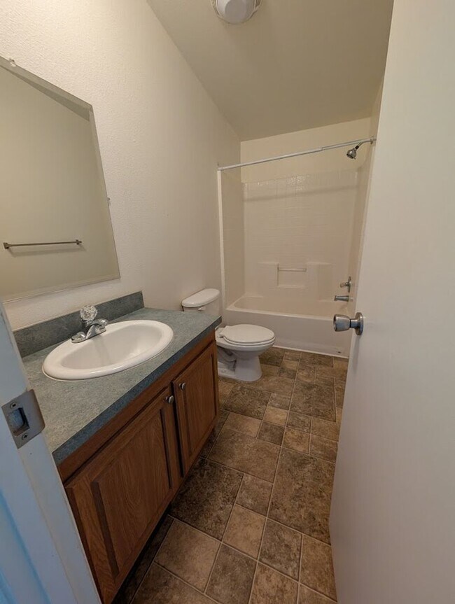 Building Photo - Nice Peck House on a Quiet Lot