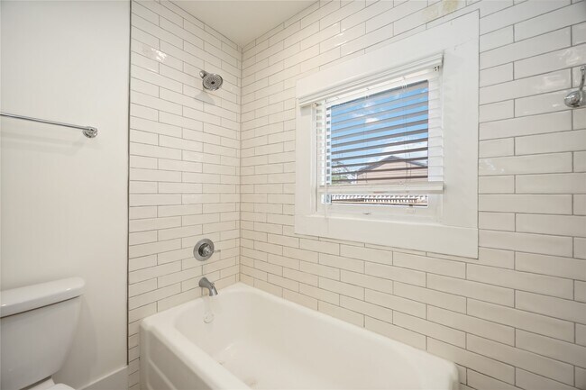 Building Photo - 2215 Gregg St