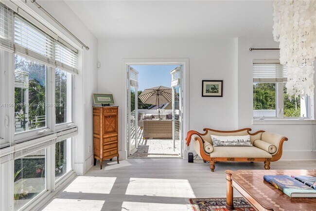 Building Photo - 696 NE 68th St