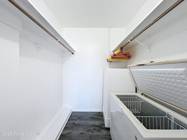 Building Photo - 2020 N Atlantic Ave