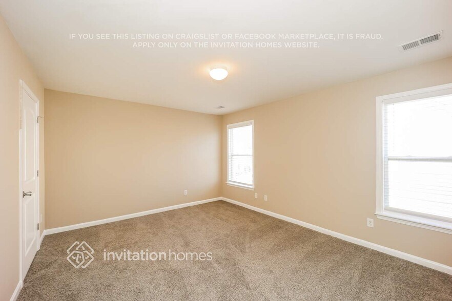 Building Photo - 2447 McIntosh Dr