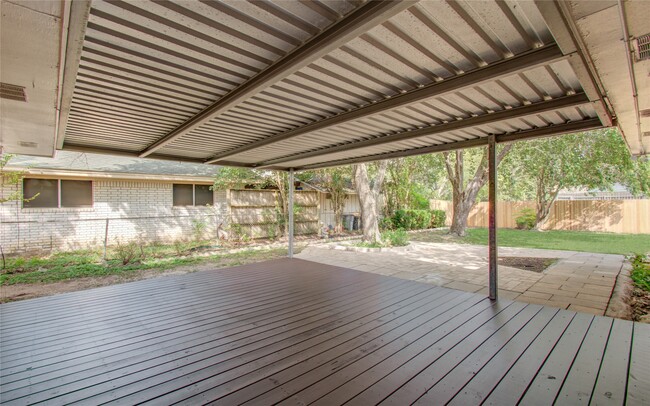 Building Photo - 1806 Cypress Dr