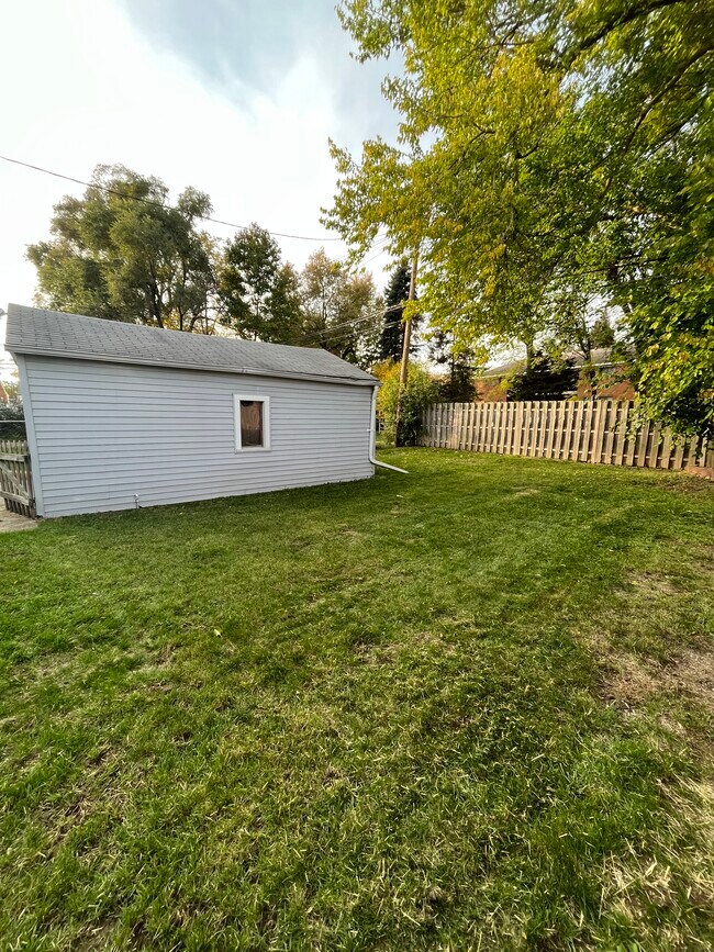 Building Photo - 715 Donald Ave