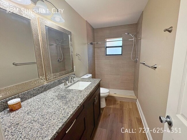 Building Photo - 427 6th Ave NE