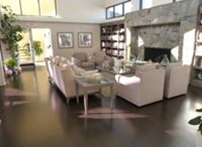 Building Photo - 2226 Martinique Ln