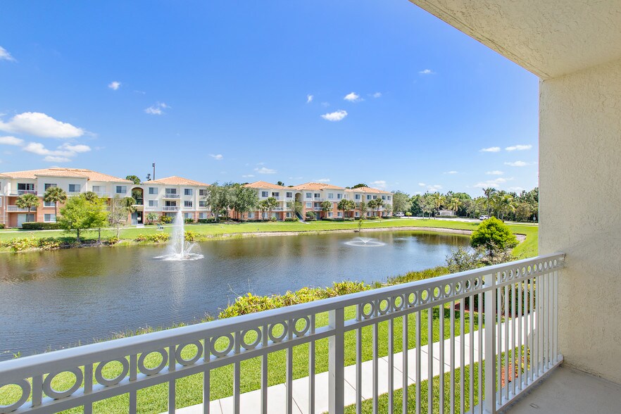 Building Photo - 9210 Myrtlewood Cir W