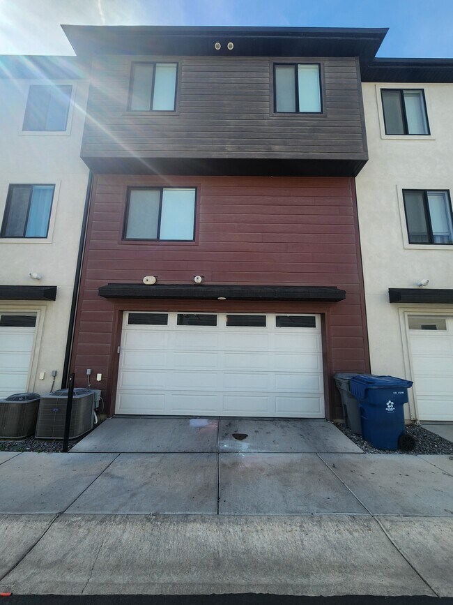 Building Photo - 387 S Meadow Garden Rd