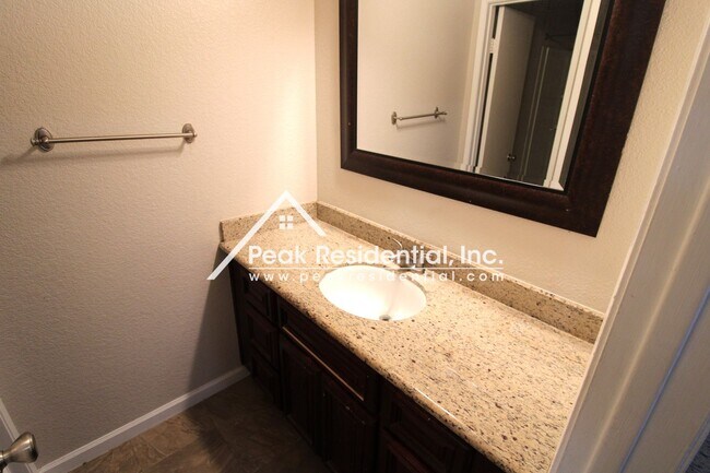 Building Photo - A Beautiful Elk Grove 4bd/2.5ba Home with ...