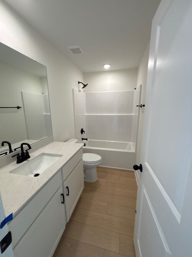 Building Photo - 205 Cave Lk Dr