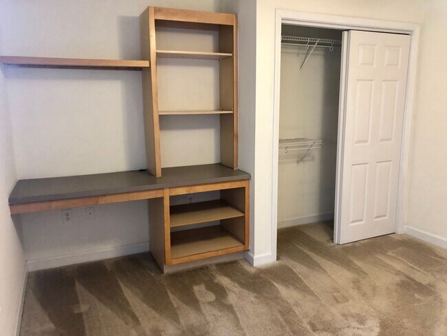 Building Photo - 431 Harts Cove Way