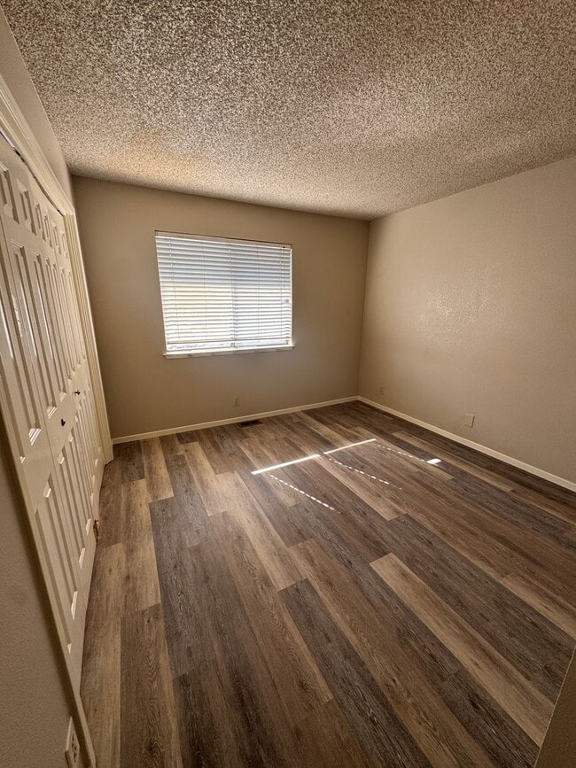 Building Photo - 1844 Cherokee Dr