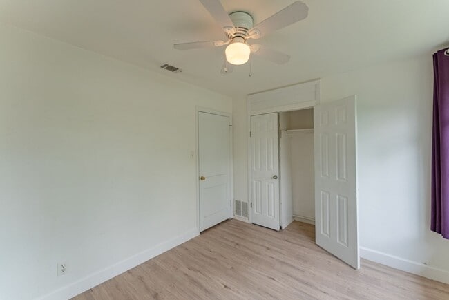 Building Photo - Cozy 3BD/2BA Brick Home in Vibrant Northea...