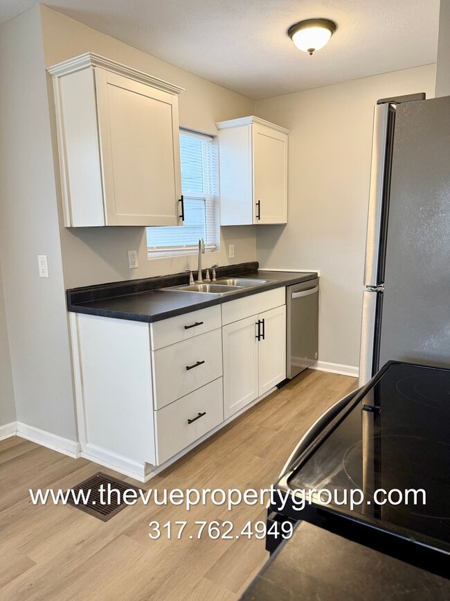 Building Photo - DEPOSIT MOVES YOU IN! Pay no rent until Ma...