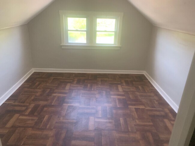 Building Photo - Charming 3-bedroom Section 8 Accepted!