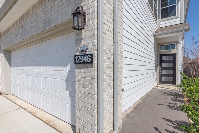 Building Photo - 12946 Rio Mariano Ln