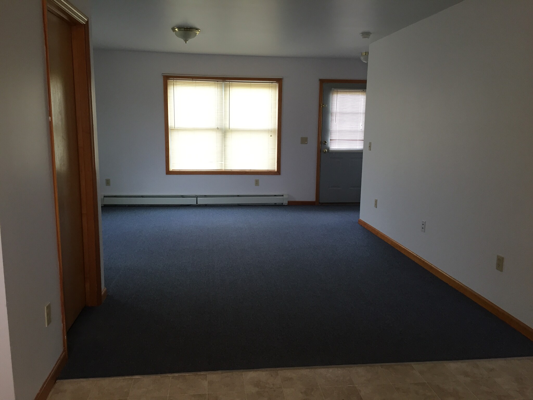 Building Photo - 10 Lyon Ln