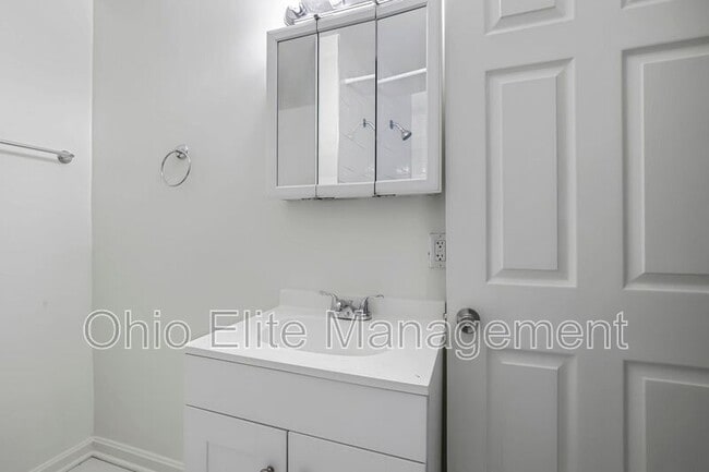 Building Photo - 1999 W Broad St