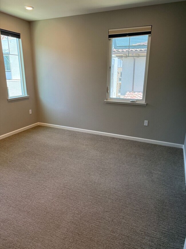 Building Photo - PENTHOUSE CONDO IN COMMUNICATION HILL | 2B...