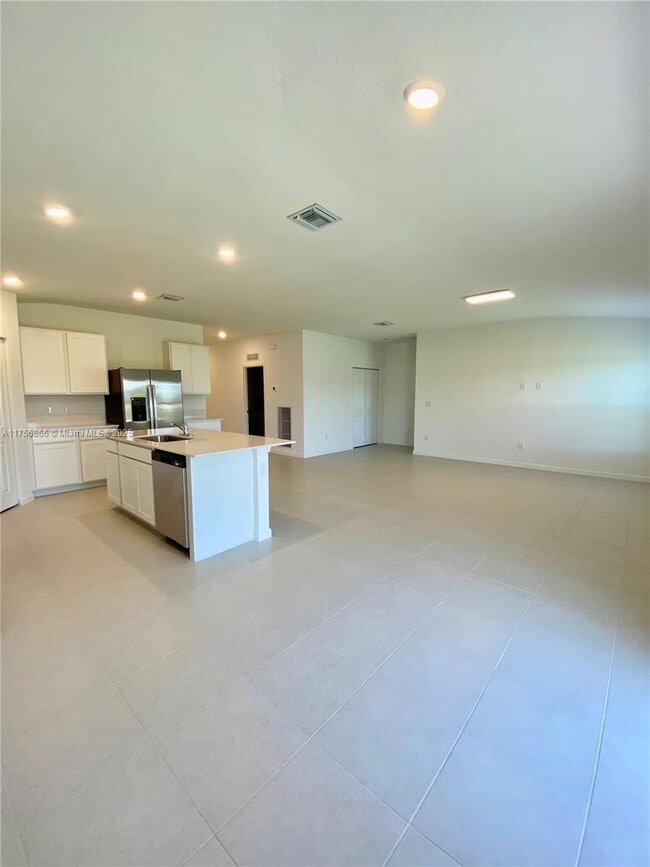 Building Photo - 5971 Pickering Dr